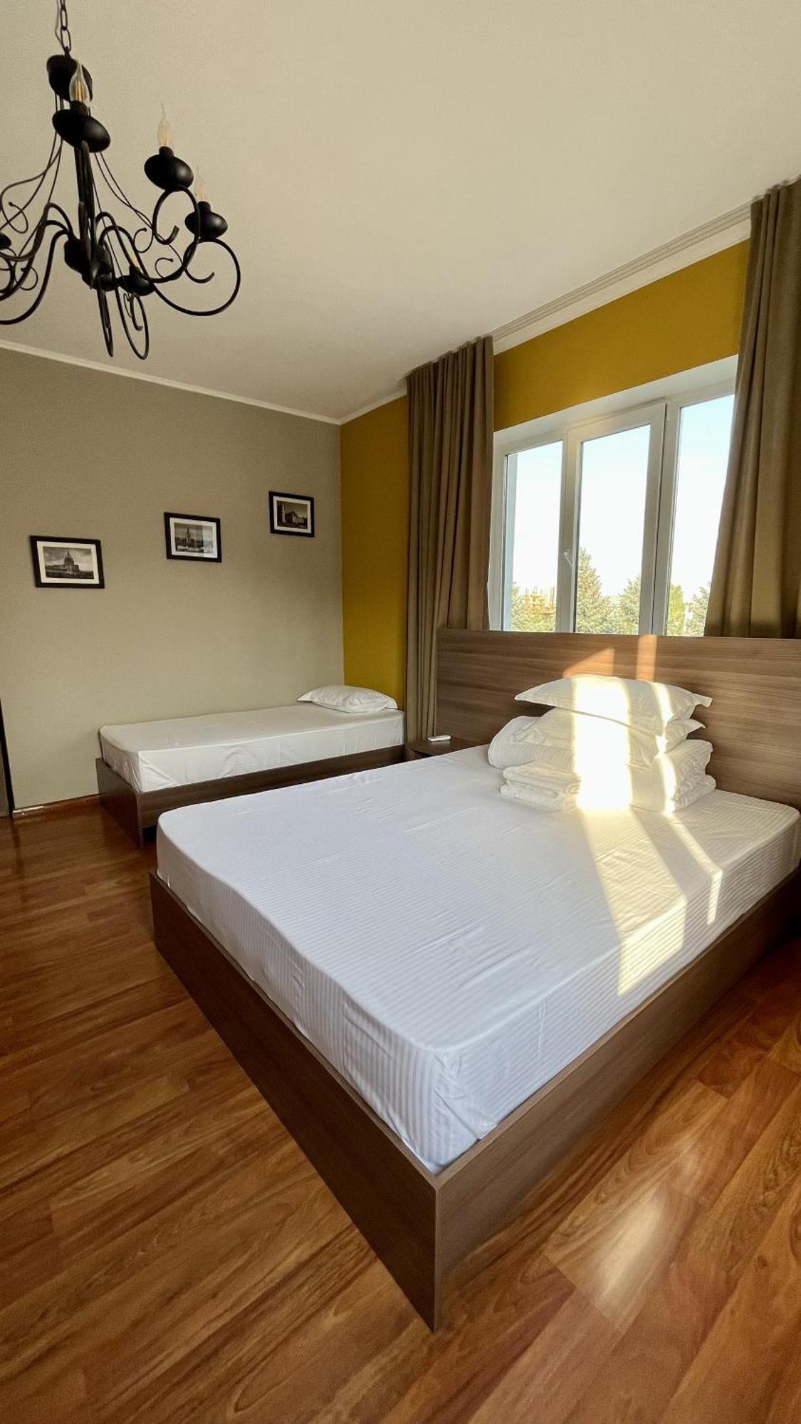 People Guest House Bishkek Exterior foto