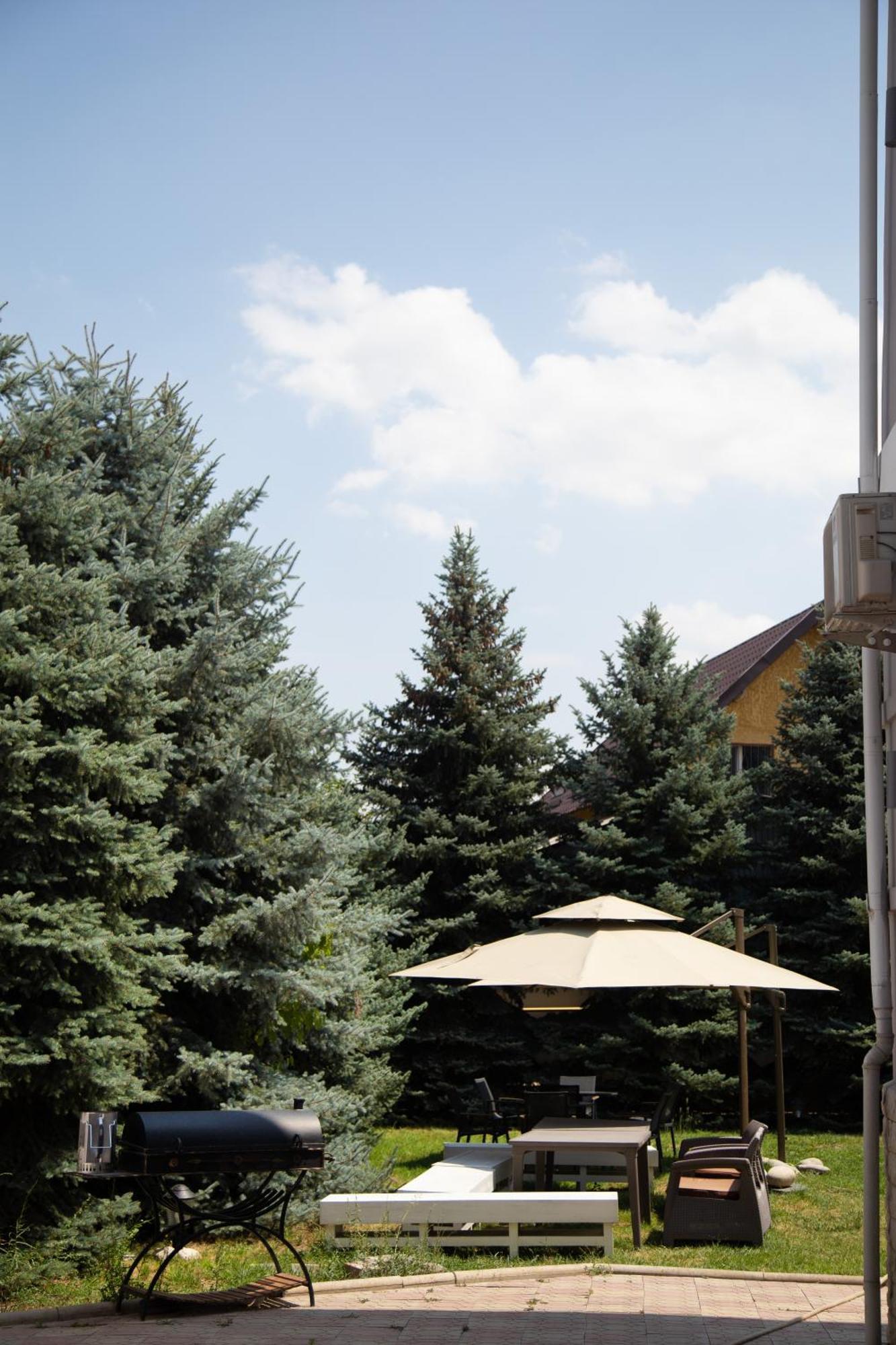 People Guest House Bishkek Exterior foto